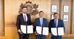 Igaunijas (no kreisās), Latvijas un Lietuvas zemkopības ministri kopīgā memoranda parakstīšanas pasākumā Rīgā. Igaunijas (no kreisās), Latvijas un Lietuvas zemkopības ministri kopīgā memoranda parakstīšanas pasākumā Rīgā.