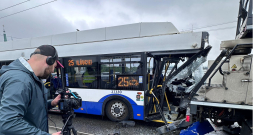 Neparasts negadījums: "Rīgas satiksmes" transports sadūries ar citu "Rīgas satiksmes" transportu.