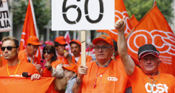 Šveices celtnieki demonstrācijas laikā Cīrihē pieprasa samazināt pensionēšanās vecumu līdz 60 gadiem.