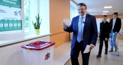 "Latvija pirmajā vietā!" Rīgas mēra amata kandidāts Ainārs Šlesers.