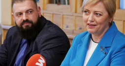 Valsts digitālās attīstības aģentūras direktors Jorens Liopa un Centrālās vēlēšanu komisijas priekšsēdētāja Kristīne Saulīte preses konferencē pagājušās nedēļas sākumā klāstīja, ka iestādes pašvaldību vēlēšanām esot gatavas.