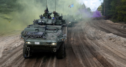 NATO karavīri piedalās mācībās Ādažu poligonā. 