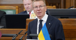 Valsts prezidents Edgars Rinkēvičs Saeimas pavasara sesijas noslēguma sēdē. Valsts prezidents Edgars Rinkēvičs Saeimas pavasara sesijas noslēguma sēdē.