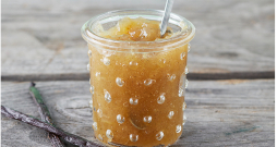 Rabarberu marmelāde ar kardamonu un vaniļu. Rabarberu marmelāde ar kardamonu un vaniļu.