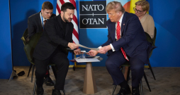 Volodimirs Zelenskis un Donalds Tramps Hāgā. NATO samits. Volodimirs Zelenskis un Donalds Tramps Hāgā. NATO samits.