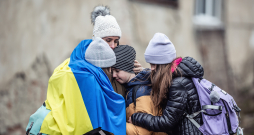Pavisam droši var teikt, ka katrs Ukrainas iedzīvotājs Krievijas iebrukuma dēļ ir zaudējis kādu tuvinieku, draugu vai paziņu. Pavisam droši var teikt, ka katrs Ukrainas iedzīvotājs Krievijas iebrukuma dēļ ir zaudējis kādu tuvinieku, draugu vai paziņu.