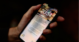Daudzi bija pārsteigti, redzot savā telefonā uzrakstu angļu valodā "Presidential Alert", taču šajā gadījumā tas ir nevis kāds prezidenta vēstījums, bet brīdinājuma līmeņu starptautiskais iedalījums. Jāņem vērā, ka "Android" ierīcēs paziņojumu nosaukumi redzami latviešu valodā tikai tad, ja ierīcei ir pieejama un aktivizēta latviešu valodas lietotāja saskarne. "Apple" ierīcēs šobrīd pilnvērtīga latviešu valodas saskarne nav pieejama, tāpēc paziņojumu nosaukumi būs redzami angļu vai lietotāja izvēlētajā valodā. Daudzi bija pārsteigti, redzot savā telefonā uzrakstu angļu valodā "Presidential Alert", taču šajā gadījumā tas ir nevis kāds prezidenta vēstījums, bet brīdinājuma līmeņu starptautiskais iedalījums. Jāņem vērā, ka "Android" ierīcēs paziņojumu nosaukumi redzami latviešu valodā tikai tad, ja ierīcei ir pieejama un aktivizēta latviešu valodas lietotāja saskarne. "Apple" ierīcēs šobrīd pilnvērtīga latviešu valodas saskarne nav pieejama, tāpēc paziņojumu nosaukumi būs redzami angļu vai lietotāja izvēlētajā valodā.