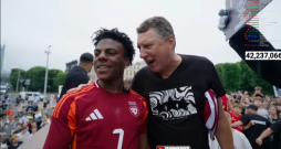 Interneta personība "IShowSpeed" (Darrens Džeisons Votkinss) (no kreisās) un eksprezidents Raimonds Vējonis.