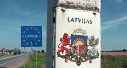 Latvija ir valsts, caur kuru nelegālie imigranti iekļūst Eiropas Savienībā, pēc tam cenšoties izmantot Šengenas zonas priekšrocības un iekšējo robežu neesamību Eiropā, lai dotos uz turīgajām Rietumeiropas valstīm. Latvija ir valsts, caur kuru nelegālie imigranti iekļūst Eiropas Savienībā, pēc tam cenšoties izmantot Šengenas zonas priekšrocības un iekšējo robežu neesamību Eiropā, lai dotos uz turīgajām Rietumeiropas valstīm.