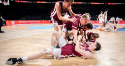 Latvijas U-18 izlase ar ceturto vietu Eiropas čempionātā pārsteidza ne tikai starptautisko basketbola sabiedrību, bet arī pati sevi. Latvijas U-18 izlase ar ceturto vietu Eiropas čempionātā pārsteidza ne tikai starptautisko basketbola sabiedrību, bet arī pati sevi.