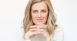 Krista Audere augusta izskaņā atgriezīsies dzimtenē, lai stātos pie diriģenta pults Starptautiskā garīgās mūzikas festivāla koncertā “Mīlas dziesmas”. Krista Audere augusta izskaņā atgriezīsies dzimtenē, lai stātos pie diriģenta pults Starptautiskā garīgās mūzikas festivāla koncertā “Mīlas dziesmas”.
