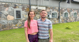 Zemnieku saimniecības "Kalna Rubeņi" saimnieki Agnese Medene un Rūdolfs Medenis gaļas lopkopībā vienlaikus sekmīgi darbojas vairākos virzienos: audzē Herefordas šķirnes dzīvniekus vaislai, darbojas ar to nobarošanu, kā arī ražo gaļas produktus.