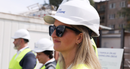 Rīgas domes Satiksmes un transporta lietu komitejas vadītāja Marta Kotello piedalās 7.tramvaja līnijas pagarinājuma dispečeru ēkas pamatos laika kapsulas iemūrēšanas pasākumā.