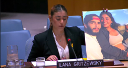 Bijusī Izraēlas ķīlniece Gazā, Ilana Gricevska (Ilana Gritzewsky), trešdien emocionāli uzrunāja ANO Drošības padomi. Bijusī Izraēlas ķīlniece Gazā, Ilana Gricevska (Ilana Gritzewsky), trešdien emocionāli uzrunāja ANO Drošības padomi.
