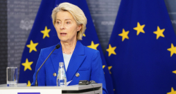 Eiropas Komisijas priekšsēdētāja Urzula fon der Leiena piedalās preses konferencē pēc tikšanās ar Ministru prezidenti Ministru kabinetā. Eiropas Komisijas priekšsēdētāja Urzula fon der Leiena piedalās preses konferencē pēc tikšanās ar Ministru prezidenti Ministru kabinetā.