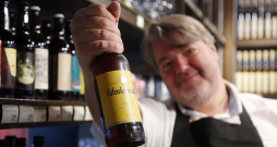 "Valmiermuižas alus" saimnieks Aigars Runģis gatavs atkāpties otrajā plānā pēc tam, kad uzņēmumu pārņems konkurents – "Cēsu alus".