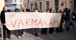 Protests pie Saeimas ēkas pret Latvijas iespējamo izstāšanos no Eiropas Padomes konvencijas par vardarbības pret sievietēm un vardarbības ģimenē novēržanu un apkarošanu. Protests pie Saeimas ēkas pret Latvijas iespējamo izstāšanos no Eiropas Padomes konvencijas par vardarbības pret sievietēm un vardarbības ģimenē novēržanu un apkarošanu.
