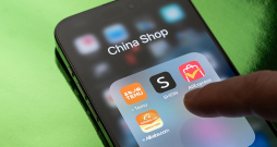 Šī gada pirmajā pusgadā Latvijas iedzīvotāji visvairāk ir iepirkušies tirdziecības platformās "Temu", "AliExpress" un "Shein" – tajās pašās, par kuru piedāvāto preču kvalitāti Patērētāju tiesību aizsardzības centram bijušas pretenzijas 75% gadījumu. Šī gada pirmajā pusgadā Latvijas iedzīvotāji visvairāk ir iepirkušies tirdziecības platformās "Temu", "AliExpress" un "Shein" – tajās pašās, par kuru piedāvāto preču kvalitāti Patērētāju tiesību aizsardzības centram bijušas pretenzijas 75% gadījumu.