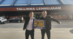 "Nav izaugsmes, nav darba, nav tūrisma" – "Ryanair" pārstāvju vēstījums Igaunijai. "Nav izaugsmes, nav darba, nav tūrisma" – "Ryanair" pārstāvju vēstījums Igaunijai.