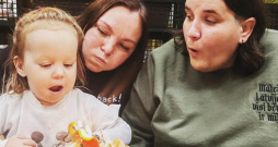 Janas un Lilitas ģimenē aug meitiņa Amēlija, un abas ir mīlošas mammas.