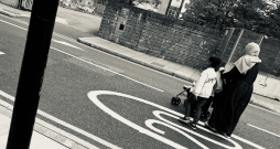 Lielbritānija, Londona. Migrantu kopienas mijiedarbojas ar vietējiem iedzīvotājiem Whitechapel rajonā. Lielbritānija, Londona. Migrantu kopienas mijiedarbojas ar vietējiem iedzīvotājiem Whitechapel rajonā.