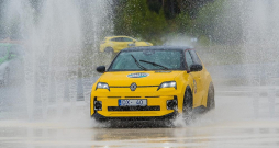 Uzvarētājs zemāko cenu grupā – "Renault 5 e-tech". Uzvarētājs zemāko cenu grupā – "Renault 5 e-tech".