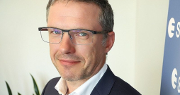 Sandis Jansons, AS "Sadales tīkls" valdes priekšsēdētājs: "Saprašanās memorands ļaus oficiāli nostiprināt sadarbību starp Baltijas valstu elektrosadales sistēmas operatoriem. Ja tīklā rodas plaša mēroga bojājumi, koordinēta pārrobežu sadarbība to novēršanai ir īpaši būtiska." Sandis Jansons, AS "Sadales tīkls" valdes priekšsēdētājs: "Saprašanās memorands ļaus oficiāli nostiprināt sadarbību starp Baltijas valstu elektrosadales sistēmas operatoriem. Ja tīklā rodas plaša mēroga bojājumi, koordinēta pārrobežu sadarbība to novēršanai ir īpaši būtiska."