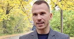 Viru-Nigulas pašvaldības vadītājs Ainars Sepniks: "Pašvaldībā esošie ražošanas uzņēmumi varētu justies stabilāk, ja tepat līdzās būtu lētāks elektrības avots. Ja AES atrastos, piemēram, Kundas ostas teritorijā vai tās tuvumā, mums tas būtu izdevīgi." Viru-Nigulas pašvaldības vadītājs Ainars Sepniks: "Pašvaldībā esošie ražošanas uzņēmumi varētu justies stabilāk, ja tepat līdzās būtu lētāks elektrības avots. Ja AES atrastos, piemēram, Kundas ostas teritorijā vai tās tuvumā, mums tas būtu izdevīgi."