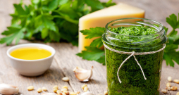 Pētersīļu pesto.
