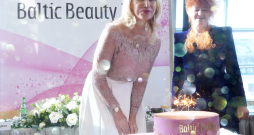 Izstādes "Baltic Beauty" vadītāja Kristīne Čerņavska (no kreisās) un izstādes "Baltic Beauty" sadaļas "Matu skaistuma pasaule" vadītāja Irina Jevsejeva piedalās preses konferencē, kurā informē par izstādi "Baltic Beauty 2025". Izstādes "Baltic Beauty" vadītāja Kristīne Čerņavska (no kreisās) un izstādes "Baltic Beauty" sadaļas "Matu skaistuma pasaule" vadītāja Irina Jevsejeva piedalās preses konferencē, kurā informē par izstādi "Baltic Beauty 2025".