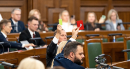 Divas nedēļas Saeimas sēdēs nav izskatīts neviens svarīgs likumprojekts, jo abas ceturtdienas deputāti aizvadīja debatēs par Stambulas konvenciju.