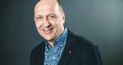 Kaspars Odiņš, žurnālists, filmu scenārists.