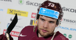 Latvijas hokeja izlases spēlētājs Deniss Smirnovs. Latvijas hokeja izlases spēlētājs Deniss Smirnovs.
