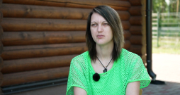 "Ērkšķu" Laura.