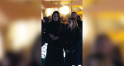 Ekrānuzņēmums no dārza apmeklējuma video.