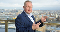 Latvijas Ūdeņraža asociācijas valdes priekšsēdētājs Ģirts Greiškalns: "FNG juridiskās pārstāvniecības slēgšana var, iespējams, ietekmēt laika grafiku un prasīt papildu investoru meklēšanu, taču stratēģiskie plāni un paziņotie investīciju projekti paliek spēkā." Latvijas Ūdeņraža asociācijas valdes priekšsēdētājs Ģirts Greiškalns: "FNG juridiskās pārstāvniecības slēgšana var, iespējams, ietekmēt laika grafiku un prasīt papildu investoru meklēšanu, taču stratēģiskie plāni un paziņotie investīciju projekti paliek spēkā."
