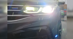 Netrafarēta policija automašīna.