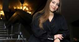 Annija Kristiāna Ādamsone: “Manā profesijā lieliskākais ir tas, ka darbā arvien izbaudi skaistu mūziku.” Annija Kristiāna Ādamsone: “Manā profesijā lieliskākais ir tas, ka darbā arvien izbaudi skaistu mūziku.”