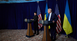 Donalds Tramps un Volodimirs Zelenskis "Mar-a-Lago" īpašumā. Donalds Tramps un Volodimirs Zelenskis "Mar-a-Lago" īpašumā.