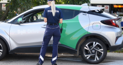 "Bolt drive" un policija.