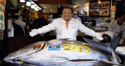 Suši ēdinātavu ķēdes "Sushi-Zanmai" vadītājs Kijoši Kimura.