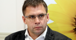 Kooperatīvs "VAKS" vadītājs Indulis Jansons. Kooperatīvs "VAKS" vadītājs Indulis Jansons.