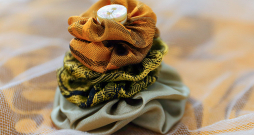 Eglīte no aplīšiem.