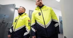 Valsts policijas darbinieki. Valsts policijas darbinieki.