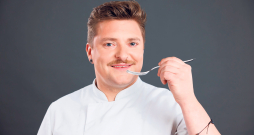 Šefpavārs Juris Latišenoks.