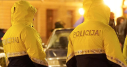 Valsts policijas darbinieki par kolēģes iespējamiem koruptīvajiem noziegumiem uzzināja un informāciju nodeva Iekšējās drošības birojam.