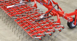 'Aerostar Evo' nezāļu ravētājs. 'Aerostar Evo' nezāļu ravētājs.