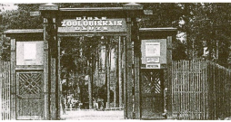 Rīgas zoodārza ieeja 1936. gadā. Rīgas zoodārza ieeja 1936. gadā.