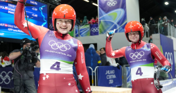 Latvijas kamaniņu divnieks Marta Robežniece un Kitija Bogdanova sacensībās kamaniņās bobsleja, kamaniņu un skeletona trasē Kortīnā 2026. gada Milānas un Kortīnas ziemas olimpiskajās spēlēs Itālijā.
