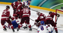 Hokeja priekšsacīkšu spēle starp Latvijas un ASV valstsvienībām Santagiulia ledus hokeja arēnā Milānā 2026. gada Milānas un Kortīnas ziemas olimpiskajās spēlēs Itālijā. Hokeja priekšsacīkšu spēle starp Latvijas un ASV valstsvienībām Santagiulia ledus hokeja arēnā Milānā 2026. gada Milānas un Kortīnas ziemas olimpiskajās spēlēs Itālijā.